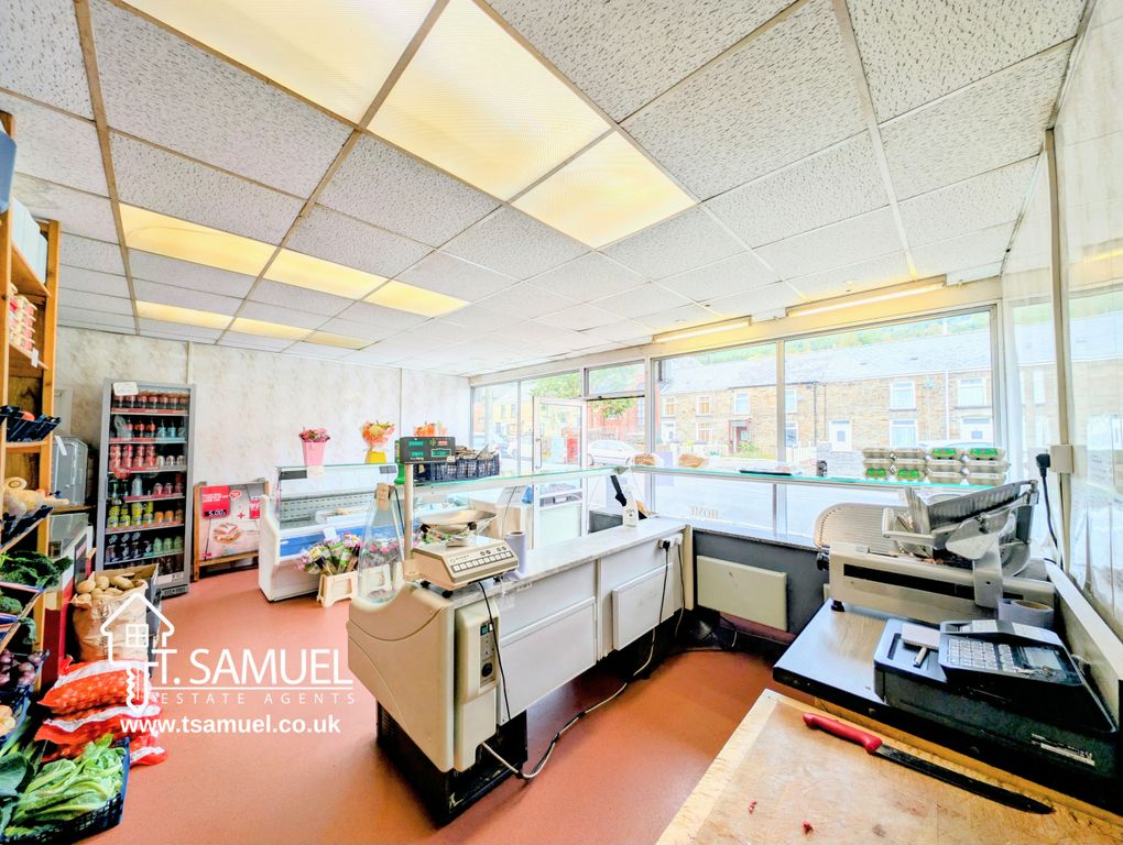 Property photo 3 of 22 Shop