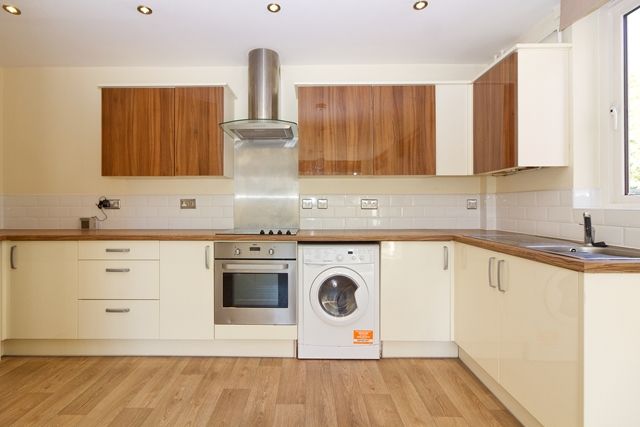 Property photo 2 of 10 Kitchen