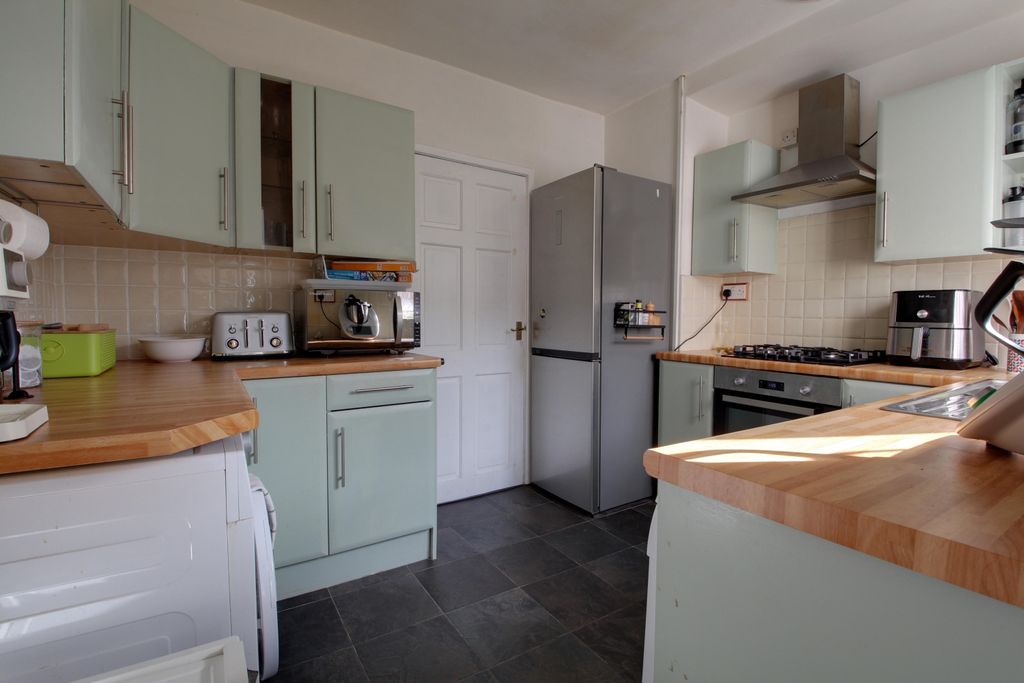 Property photo 3 of 14 Kitchen