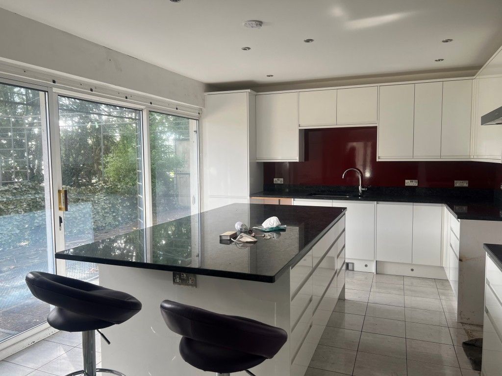 Property photo 3 of 9 Kitchen Breakfast Room