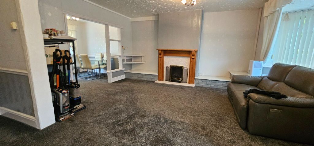 Property photo 2 of 11 Lounge
