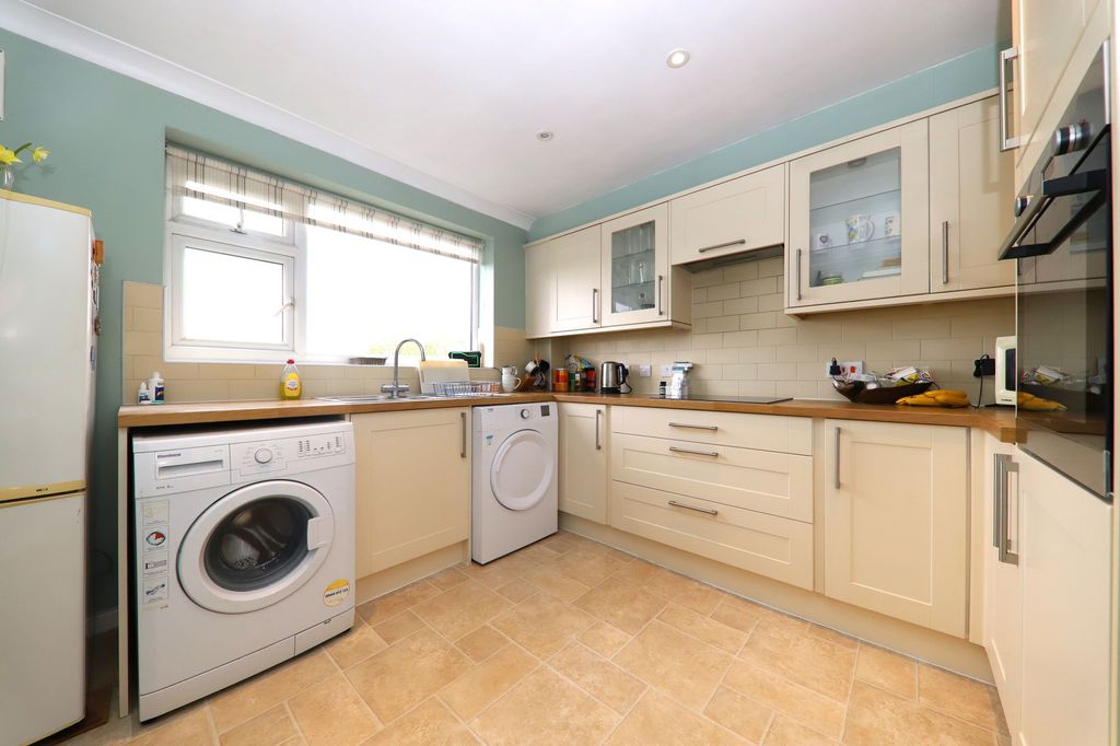 Property photo 2 of 8 Kitchen