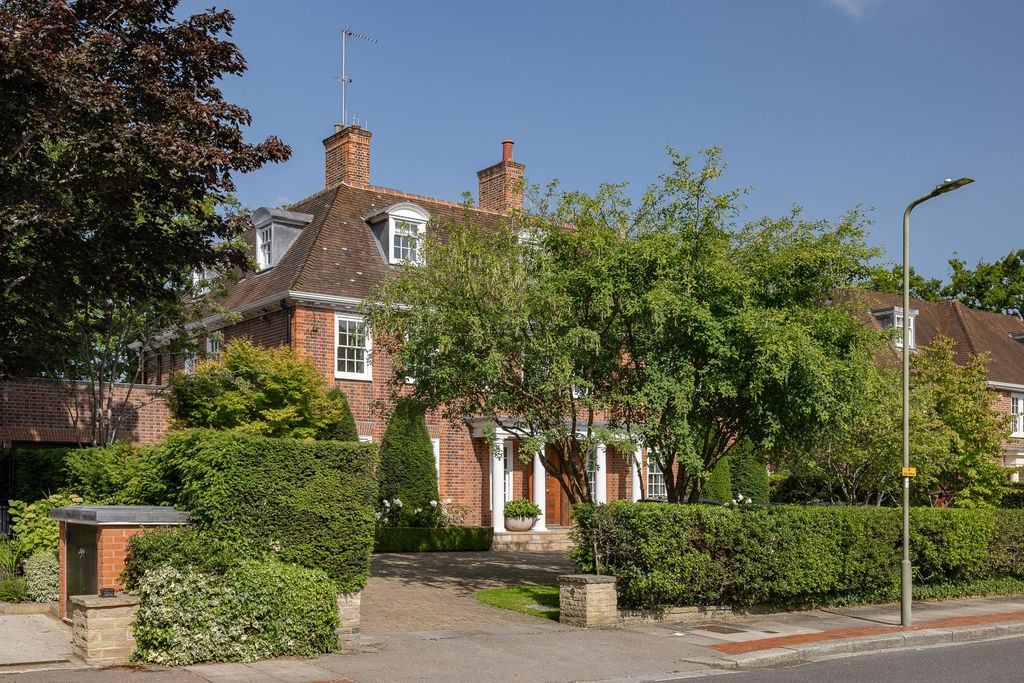 Property photo 2 of 32