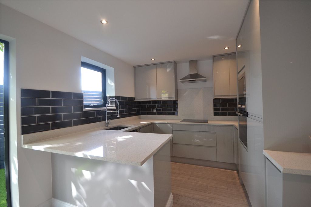 Property photo 2 of 10 Picture No. 03