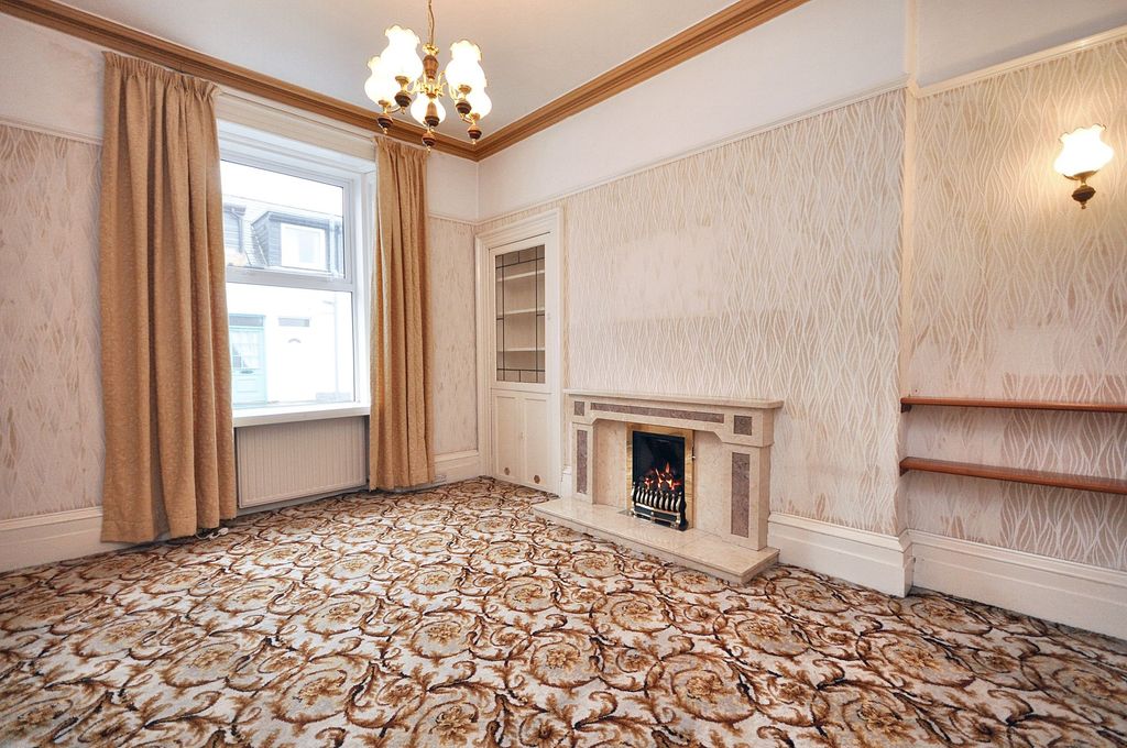 Property photo 2 of 26