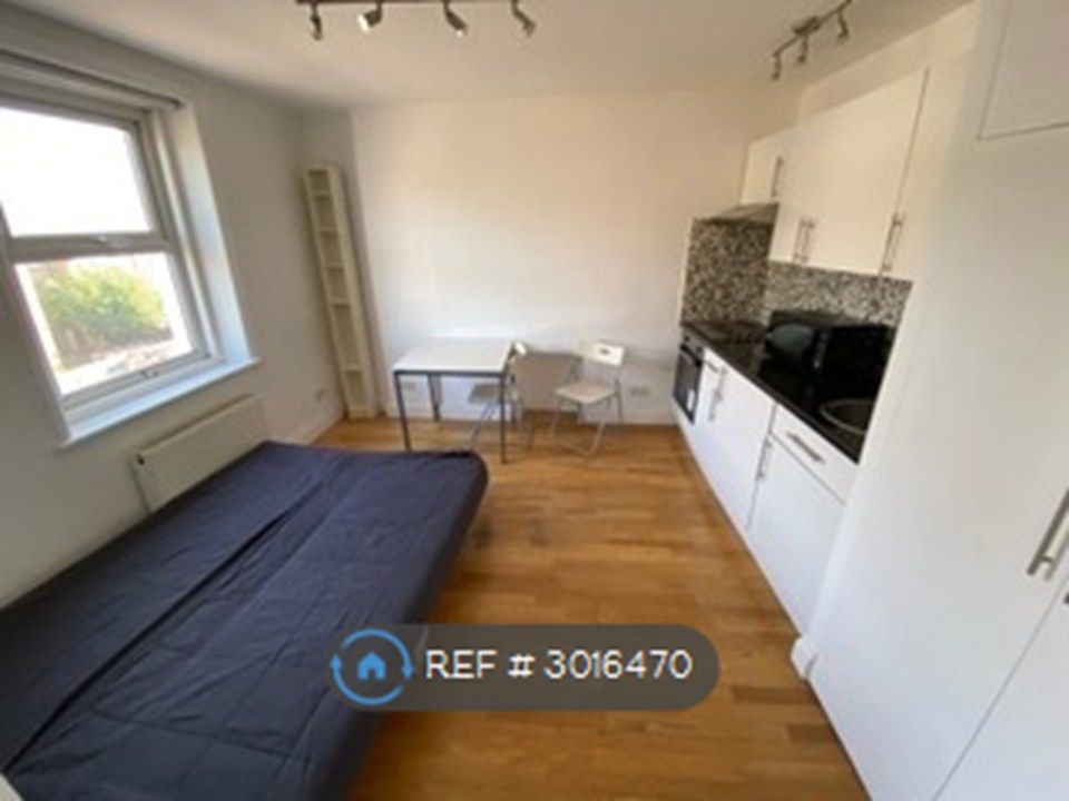 Property photo 3 of 5 Studio Inc Kitchen