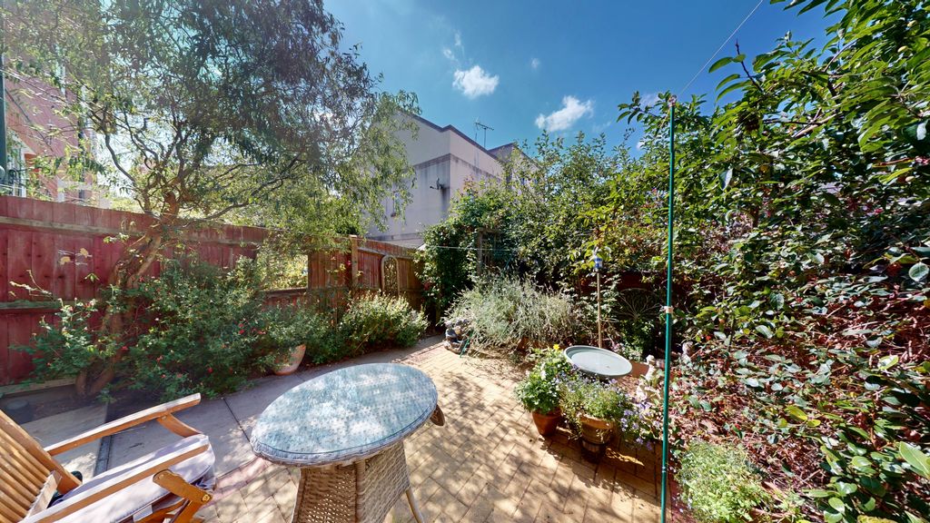 Property photo 2 of 16 Garden 2026