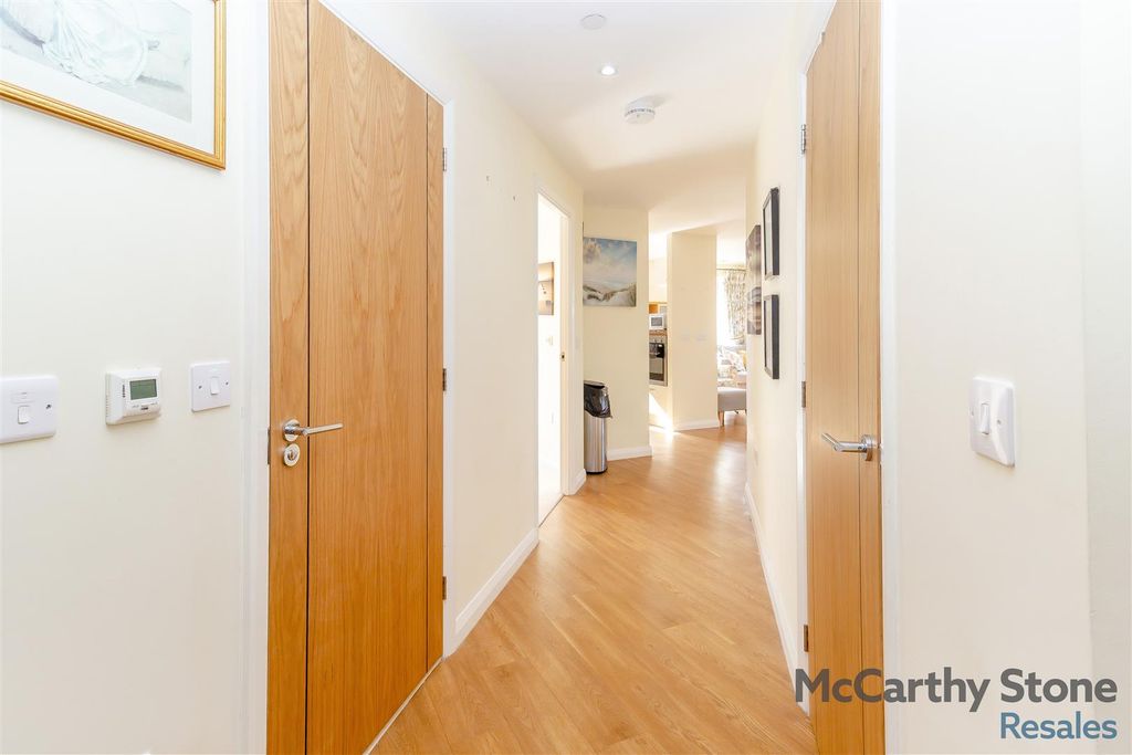 Property photo 2 of 24 8686465-Interior04.Jpg