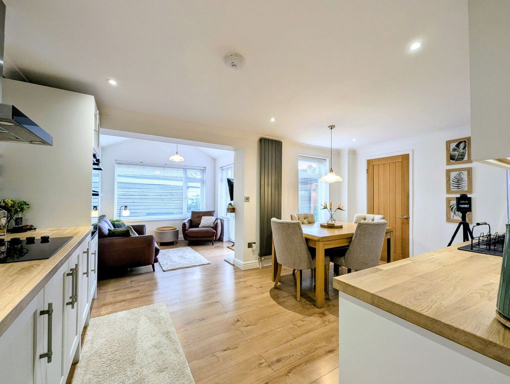 Property photo 3 of 27