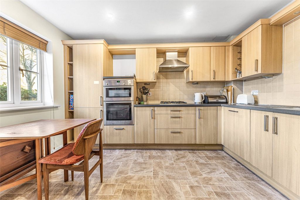 Property photo 2 of 18 Picture No. 13