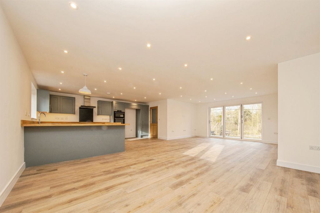 Property photo 2 of 26