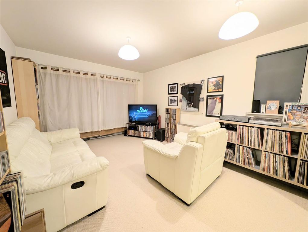 Property photo 2 of 8 d225846c-7065-4068-8B5A-c8Da25De3237.Jpg