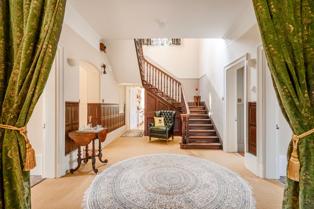 Property photo 3 of 37