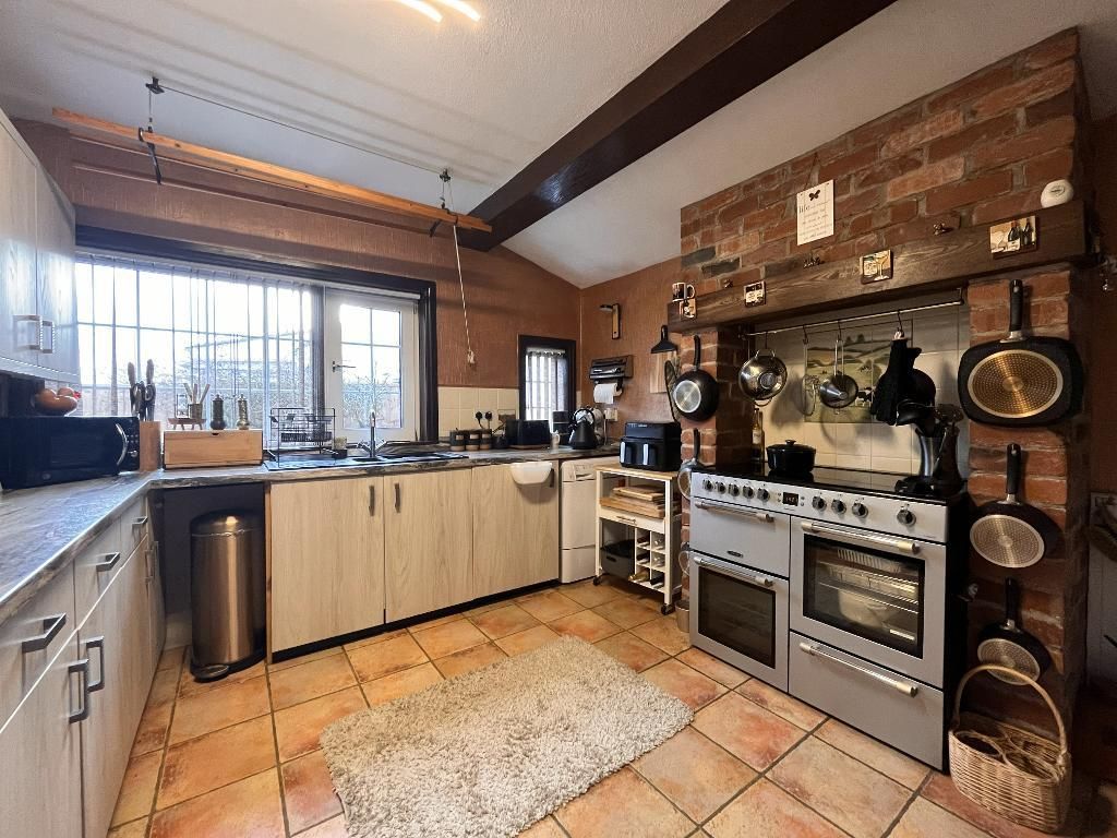 Property photo 2 of 18 Kitchen