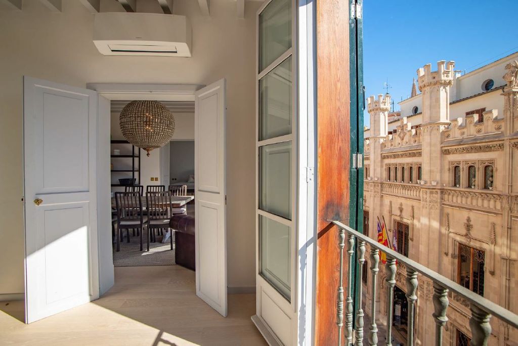 Property photo 3 of 19 Historic-Building-With-Three-Exceptional-Apartments-In-The-Old-Town-Of-Palma-De (3).Jpeg
