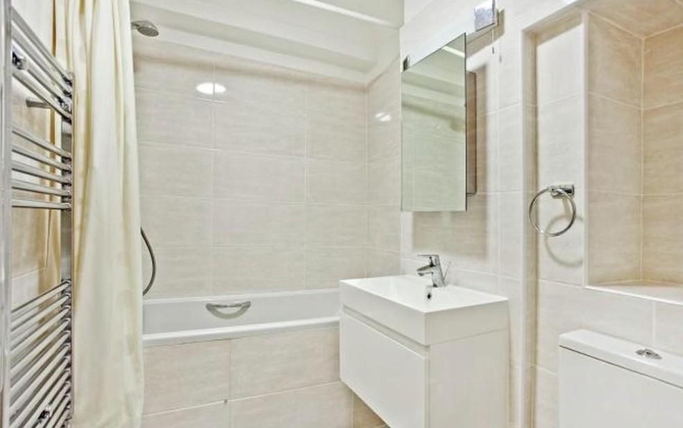 Property photo 1 of 11 Bathroom.Jpg