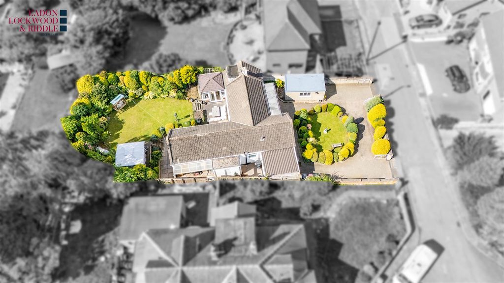 Property photo 3 of 33 Aerial