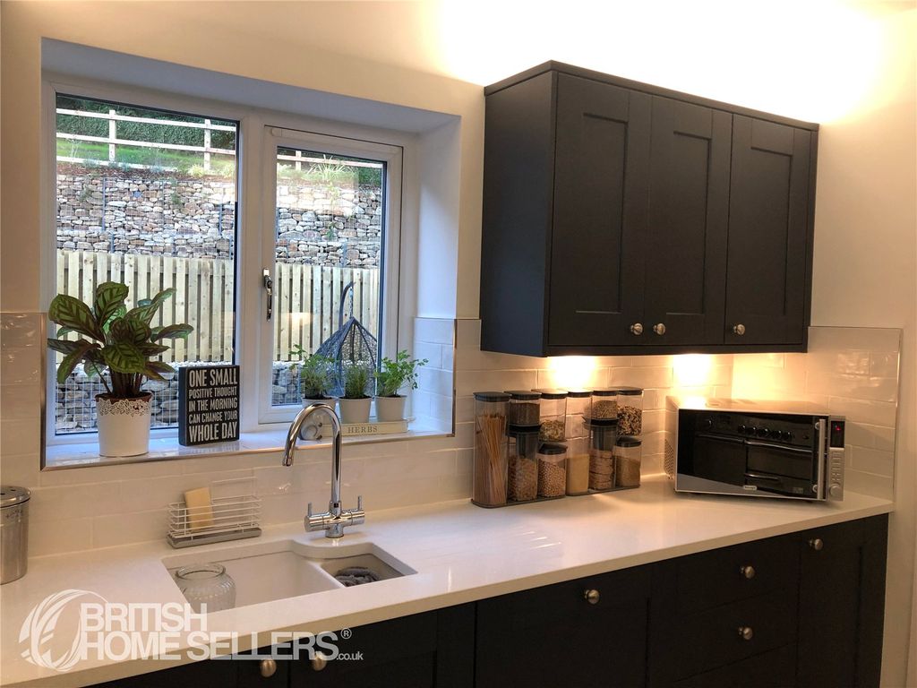 Property photo 3 of 15 Picture No. 27