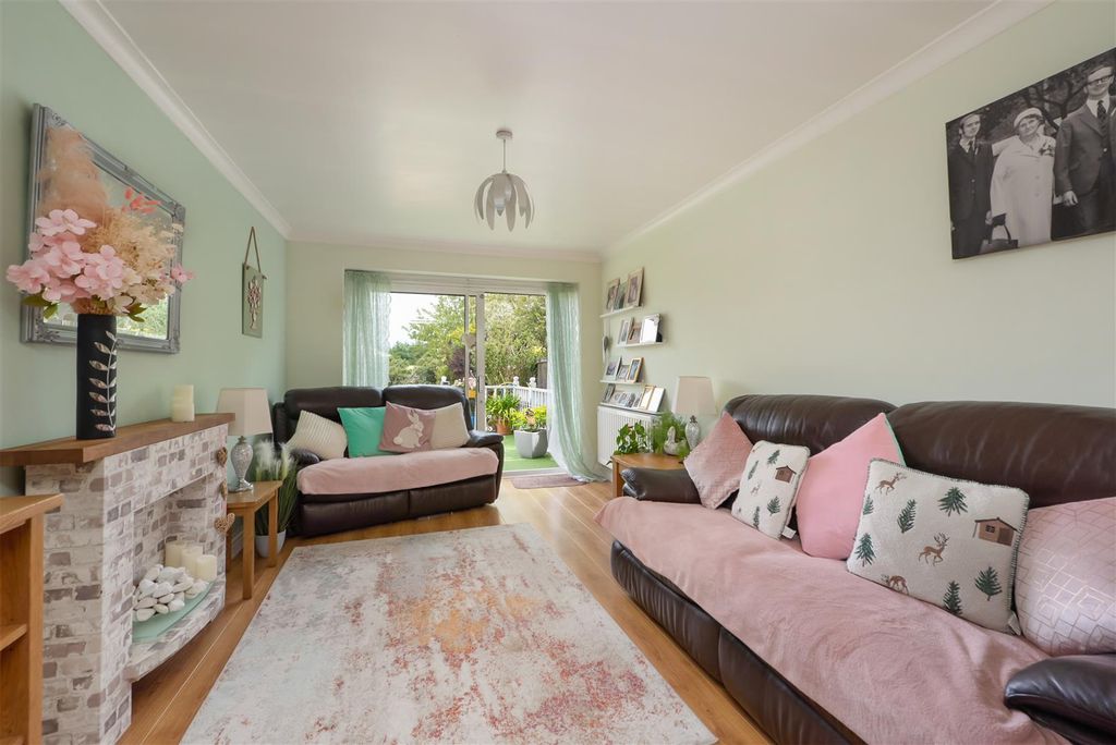 Property photo 3 of 18 Maydowns Road, Chestfield, Whitstable