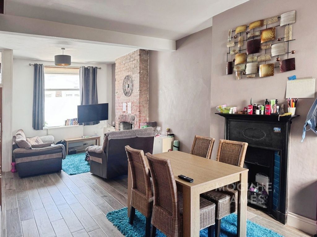Property photo 3 of 12 Pbox-Img.Jpg