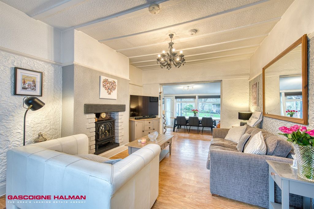 Property photo 3 of 24 Living Room