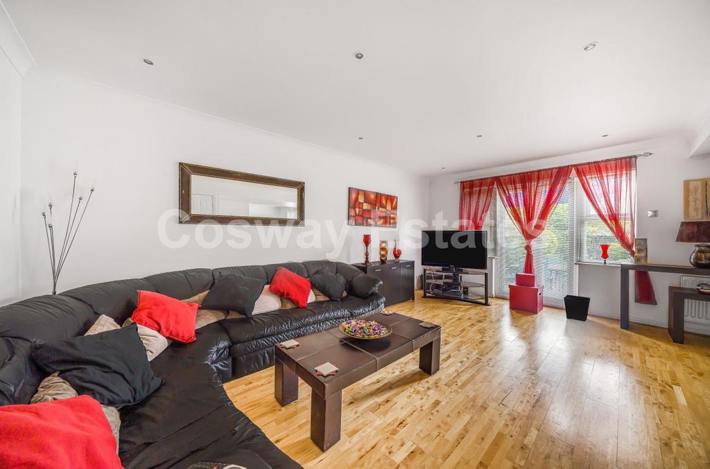 Property photo 2 of 19 6Cf2Cdcf-303A-4d74-8B31-5Bdeea02244F.Jpg