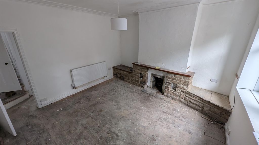 Property photo 3 of 16 Living Room