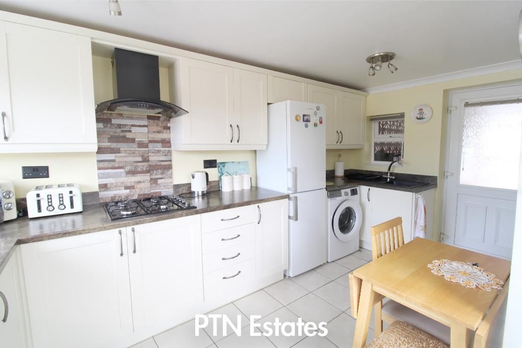 Property photo 2 of 15 Kitchen 2.Jpg