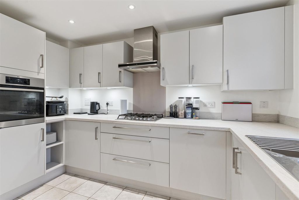 Property photo 2 of 19 Kitchen