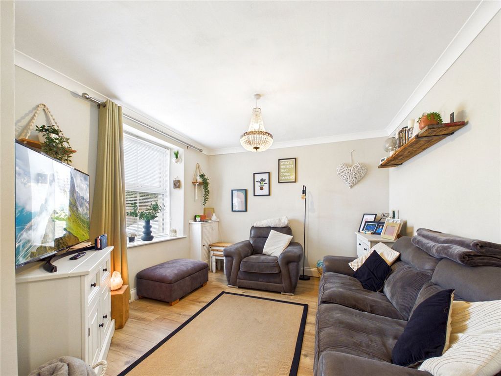 Property photo 2 of 20 Picture No. 27