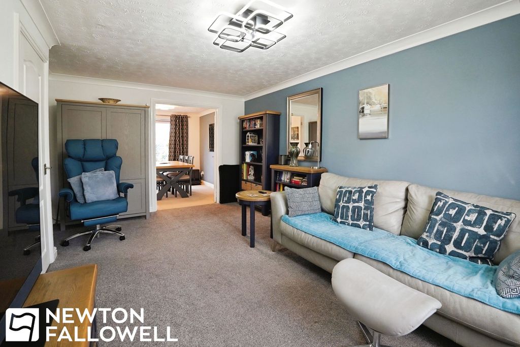 Property photo 3 of 17