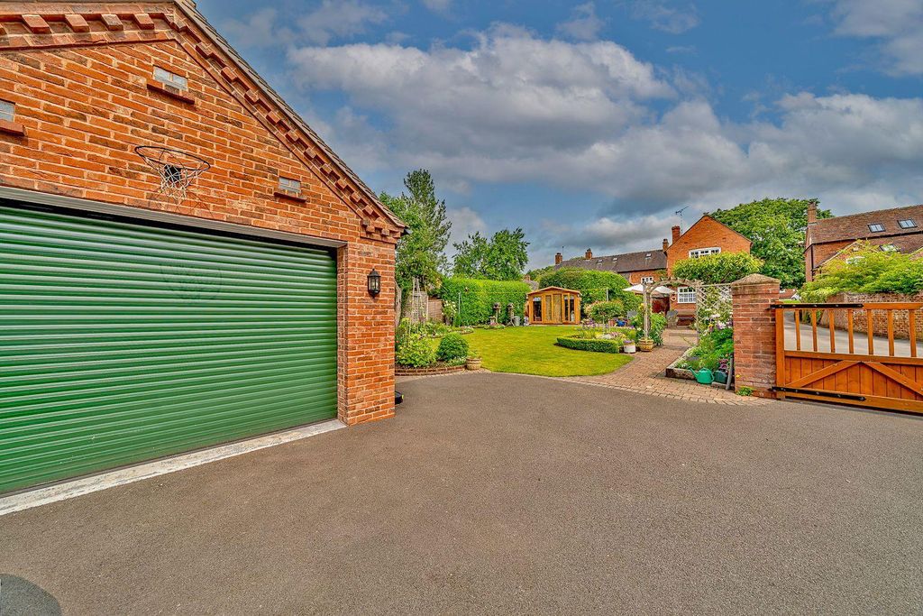 Property photo 3 of 45