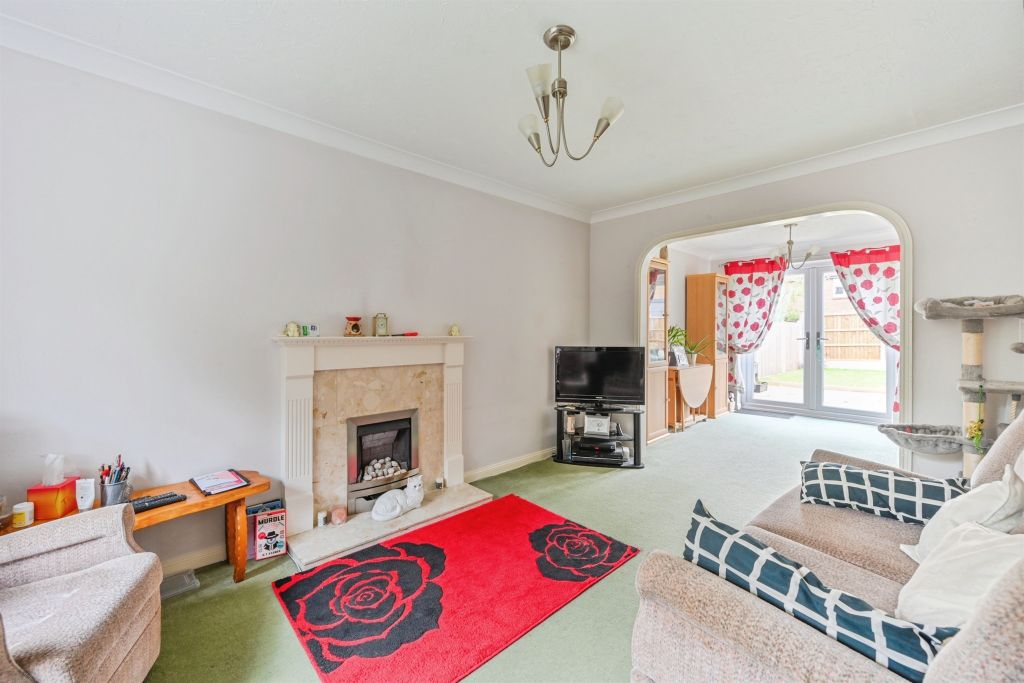 Property photo 3 of 17 Lounge Area: