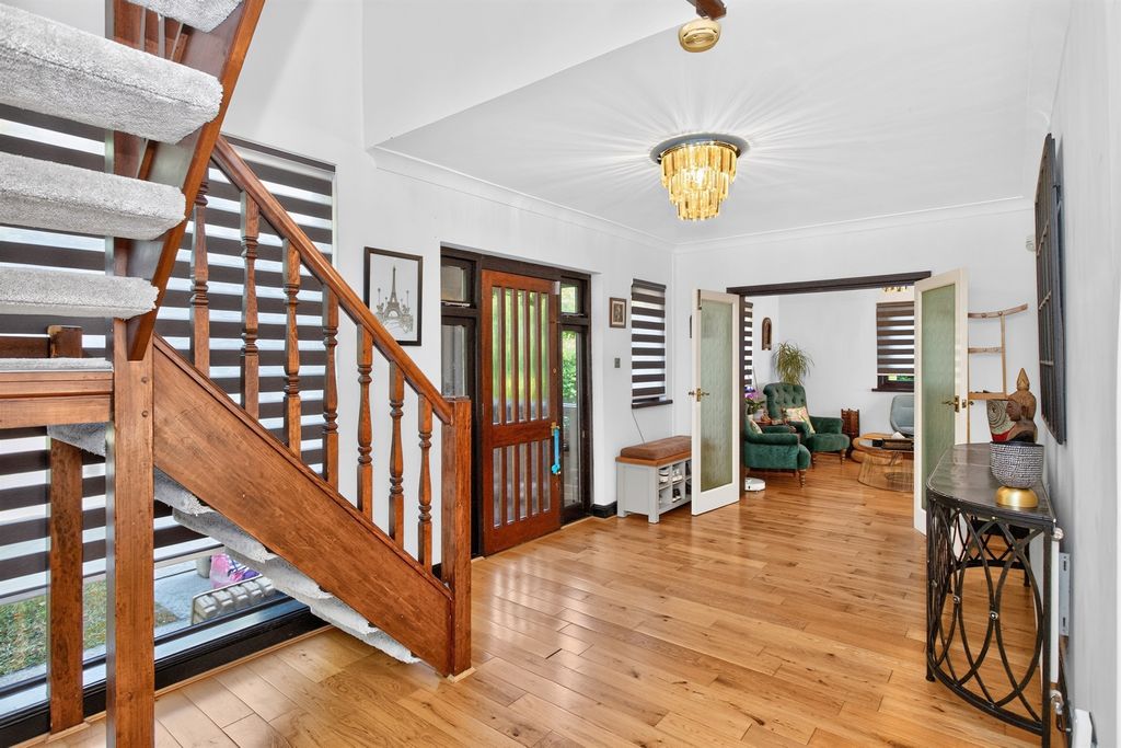 Property photo 3 of 32