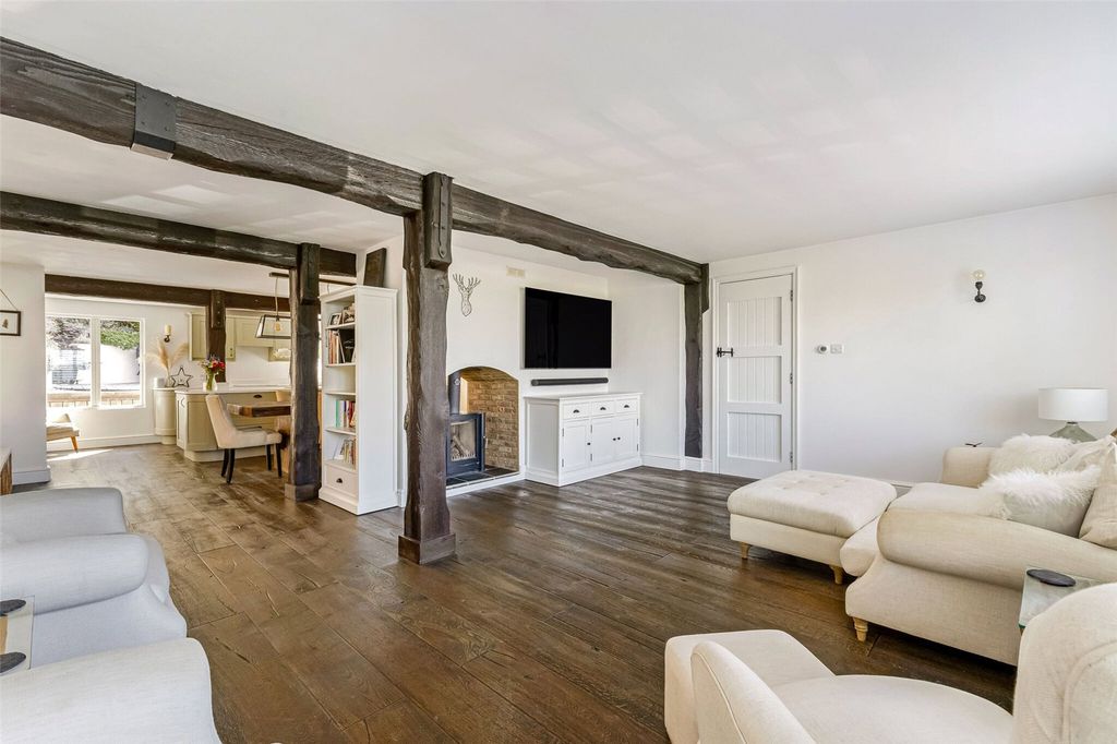 Property photo 3 of 14 Sitting Room