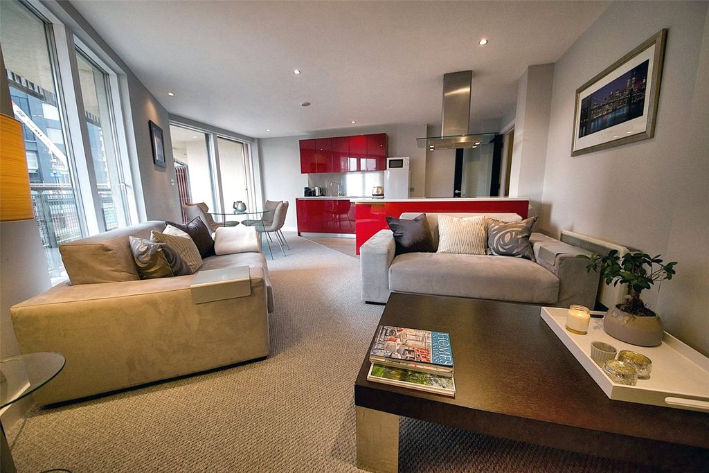 Property photo 2 of 12 Lounge