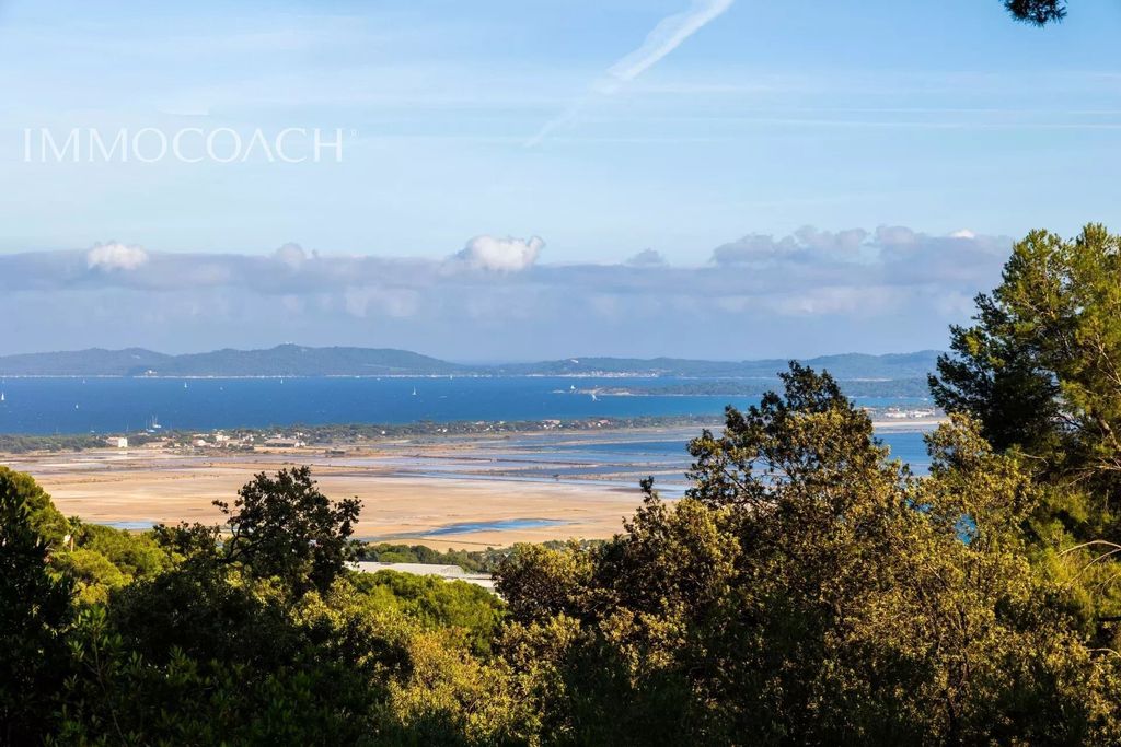 Property photo 1 of 13 Sea View Apartemnt In Excellent Condition 45 Mins From St Tropez
