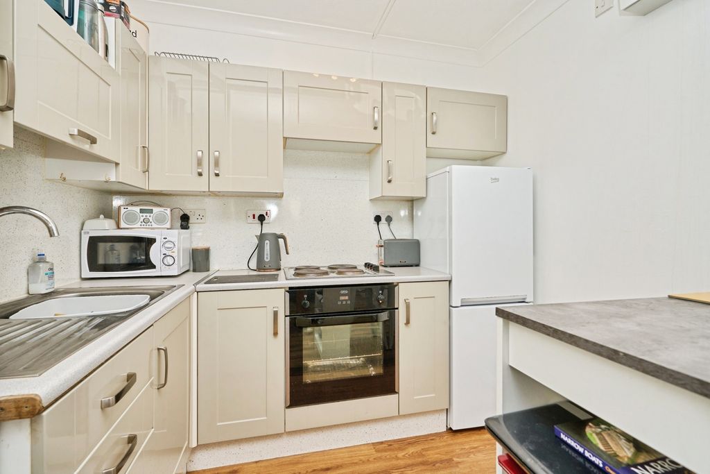 Property photo 2 of 16 Kitchen