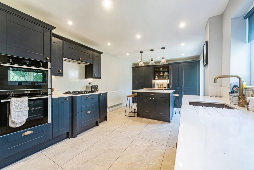 Property photo 2 of 31 Pbox-Img.Jpg