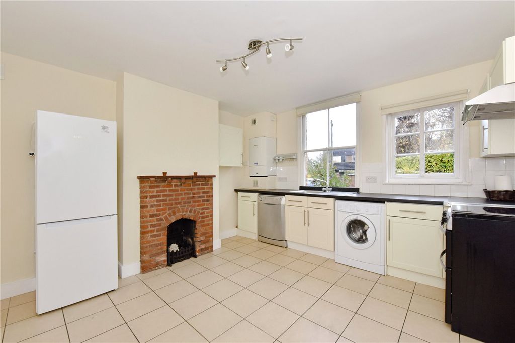 Property photo 3 of 8 Kitchen