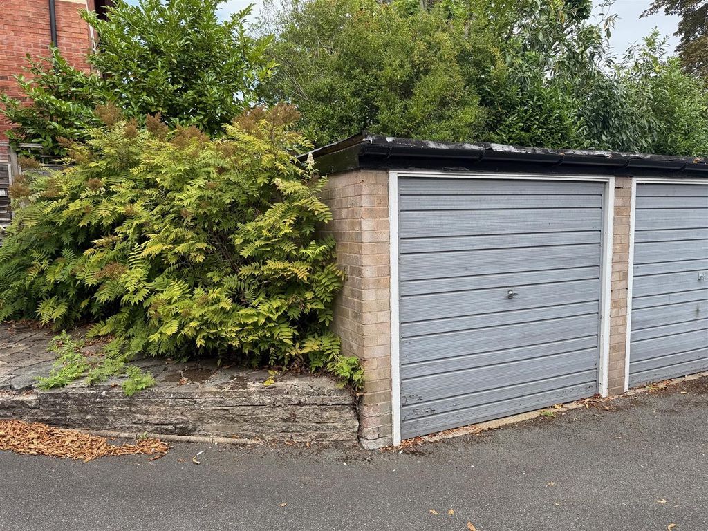 Property photo 3 of 8 1 Cliffe Court d.Jpg