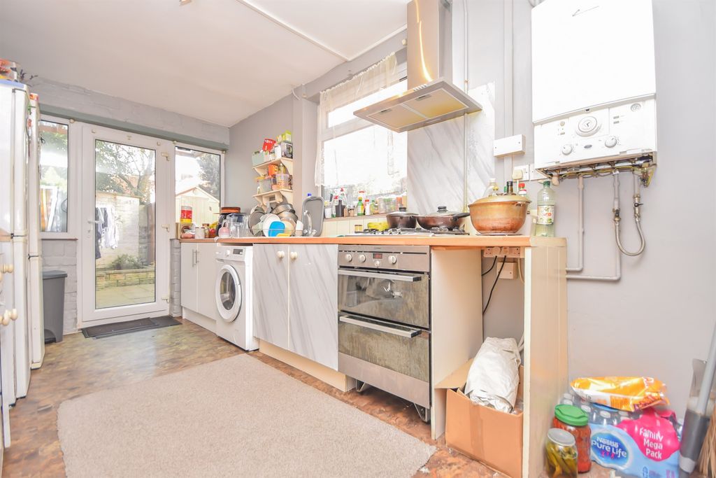 Property photo 3 of 9