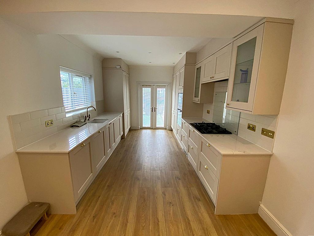 Property photo 2 of 30