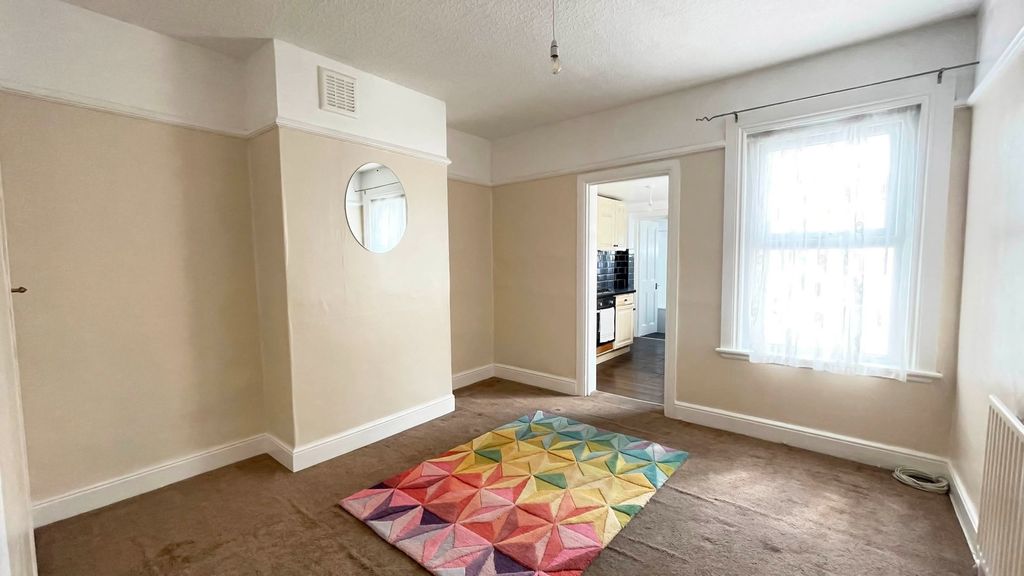 Property photo 3 of 32