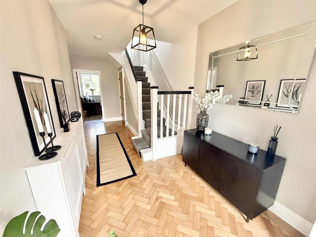 Property photo 2 of 18 Ea3Fb102-E171-4d09-B5d4-642A4Acc24d1.Jpg