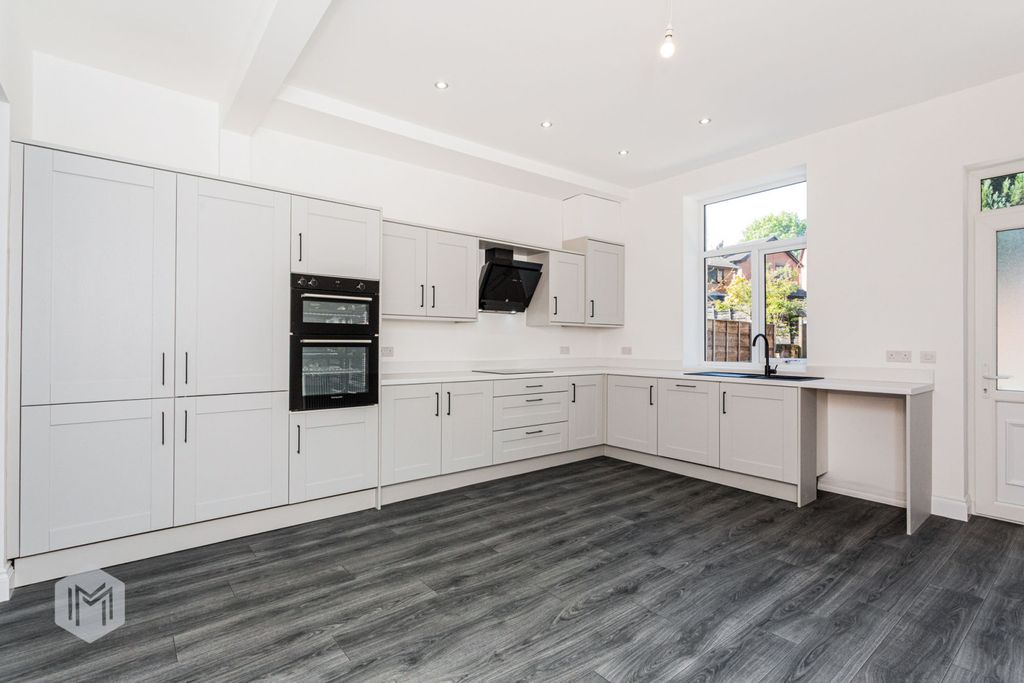 Property photo 2 of 17 Picture No. 28