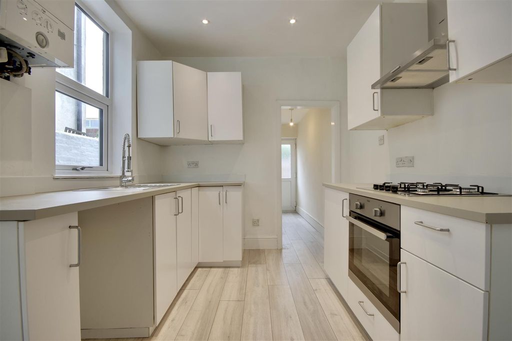 Property photo 3 of 15 8E44354C-63B4-4A71-Bed4-C4953742Eb98_1_201_A.Jpeg