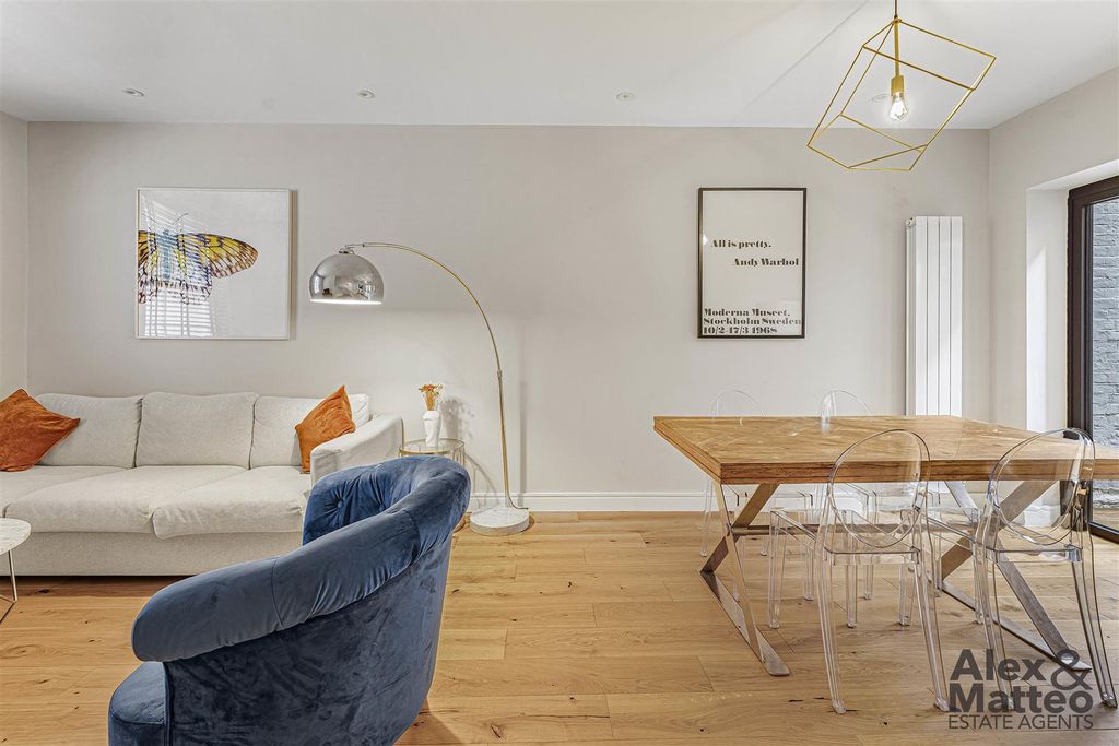 Property photo 3 of 19 Rotherhithe Street