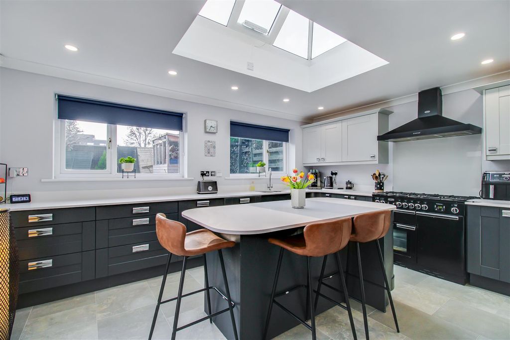 Property photo 2 of 22