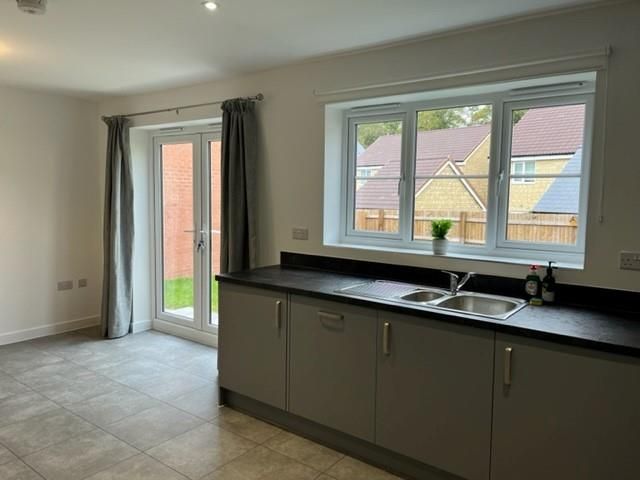 Property photo 3 of 12 Kitchen 2.Jpg